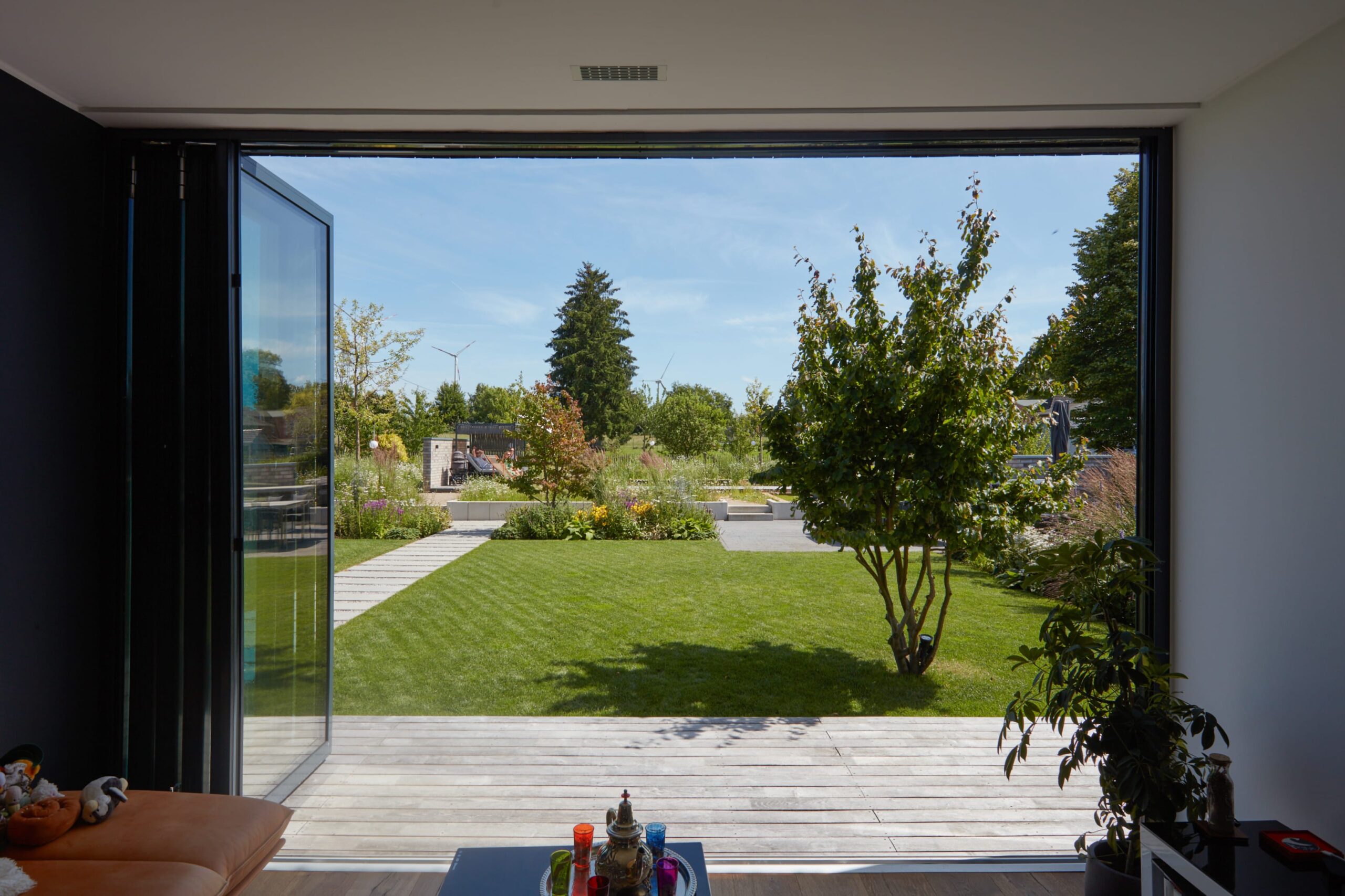 Wohnen im Garten - Blick aus der Terrassentür